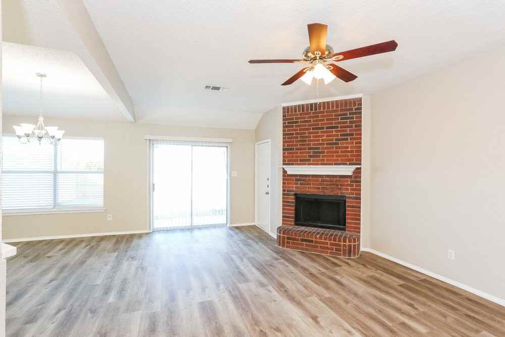 1041 Glencrest Dr - Photo 5 of 16