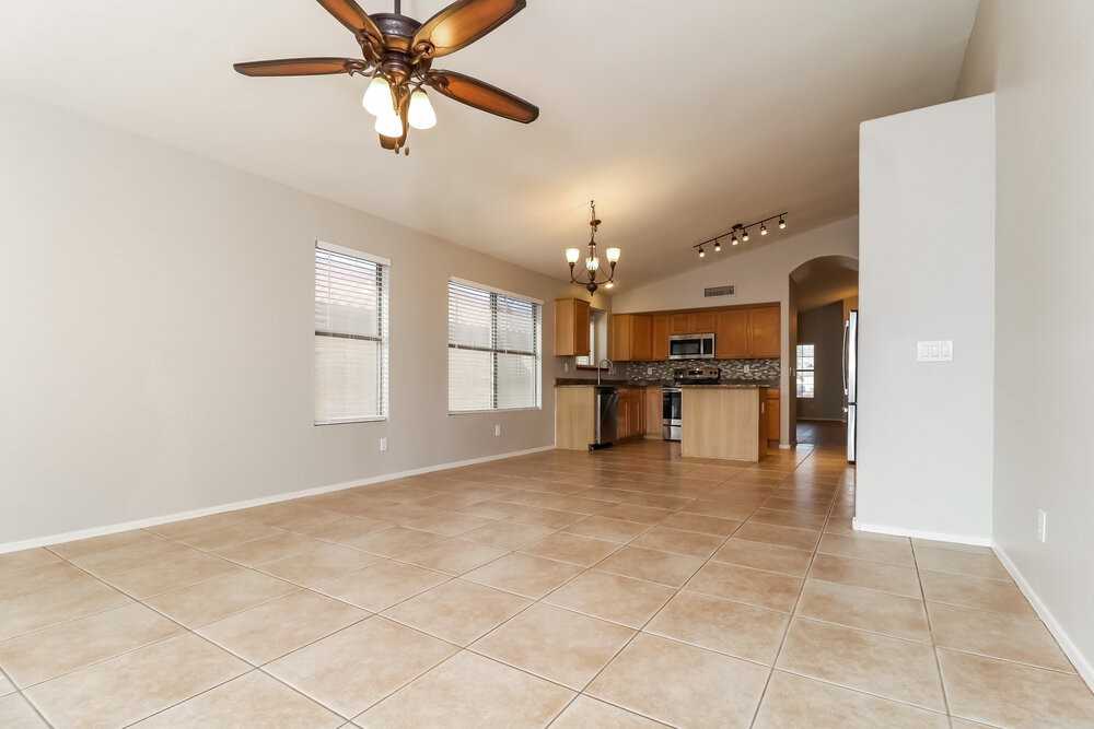 15415 W Lea Ln - Photo 4 of 16