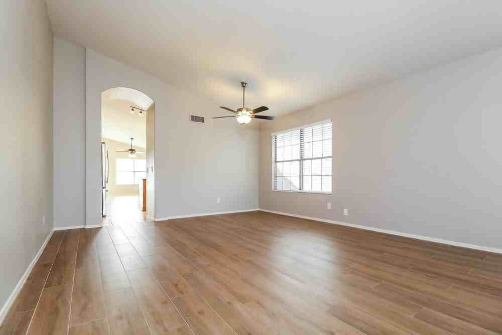 15415 W Lea Ln - Photo 6 of 16