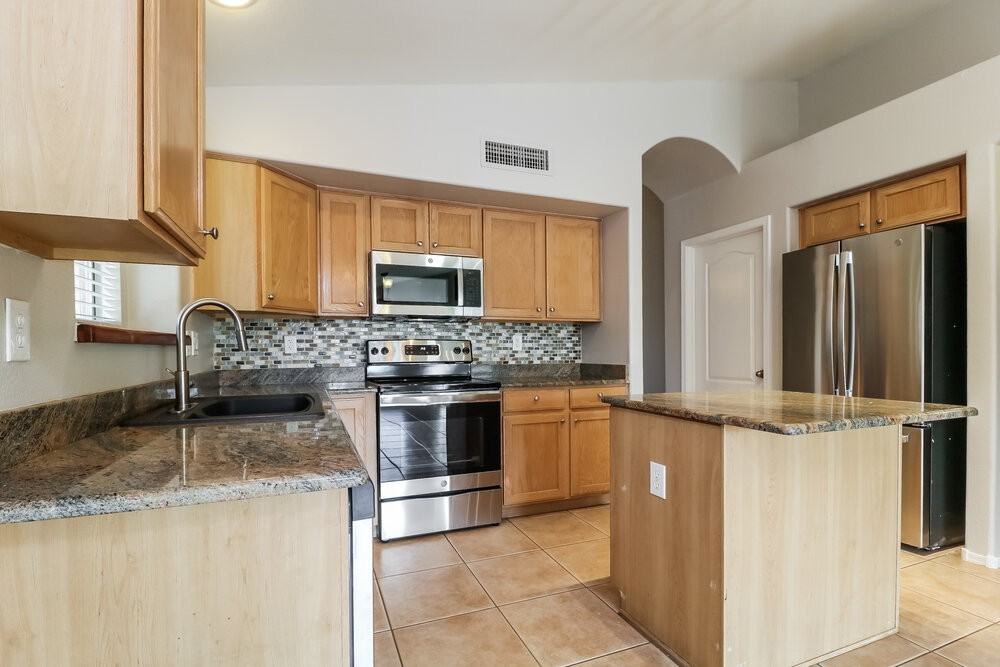 15415 W Lea Ln - Photo 7 of 16