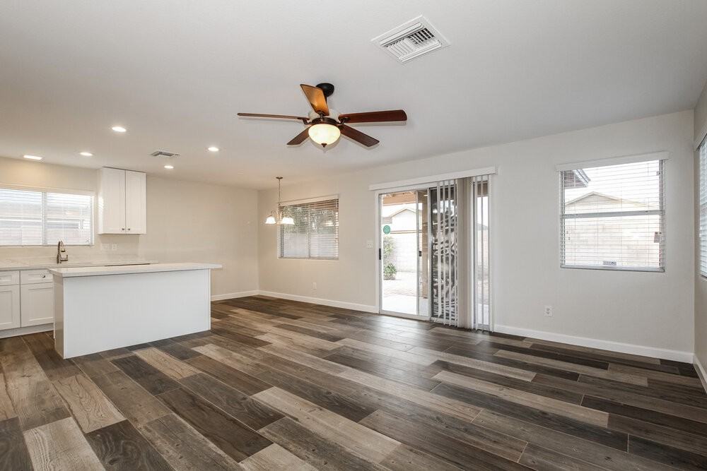 2902 W Irma Ln - Photo 5 of 15