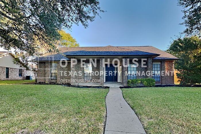 1401 Mullins Dr - Photo 2 of 24