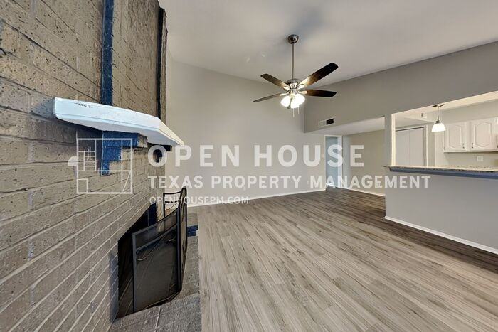 1401 Mullins Dr - Photo 7 of 24