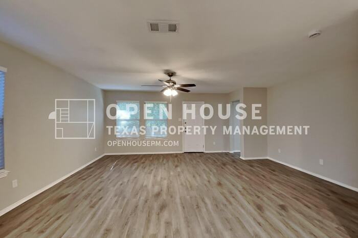 1347 Hillside Dr - Photo 5 of 23