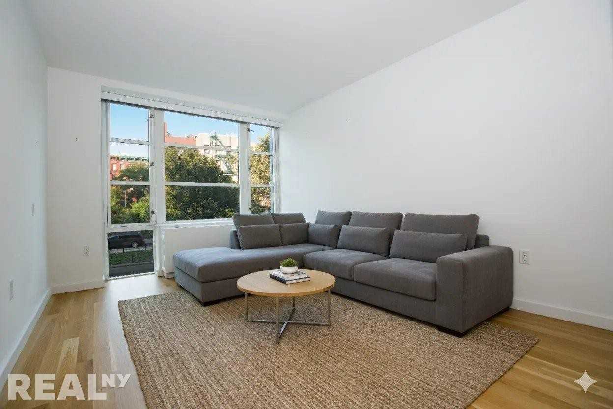 E Houston St #2E - Photo 2 of 7