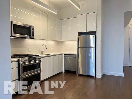 W 36th St #15J - Photo 2 of 9