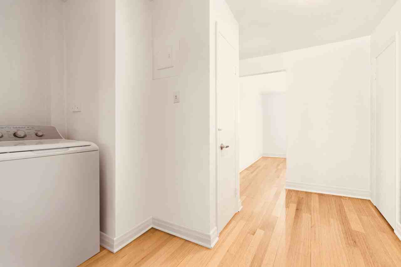 2111 Avenue Beaconsfield #3 - Photo 3 of 7