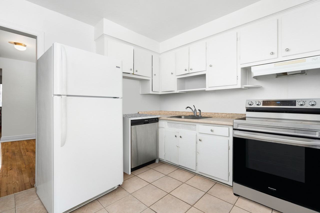 2111 Avenue Beaconsfield #3 - Photo 2 of 7