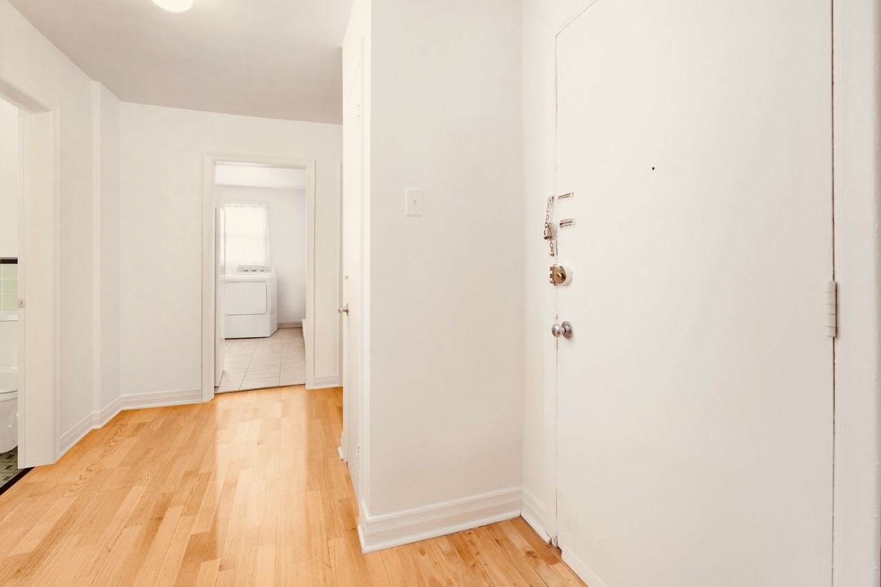 2111 Avenue Beaconsfield #3 - Photo 4 of 7