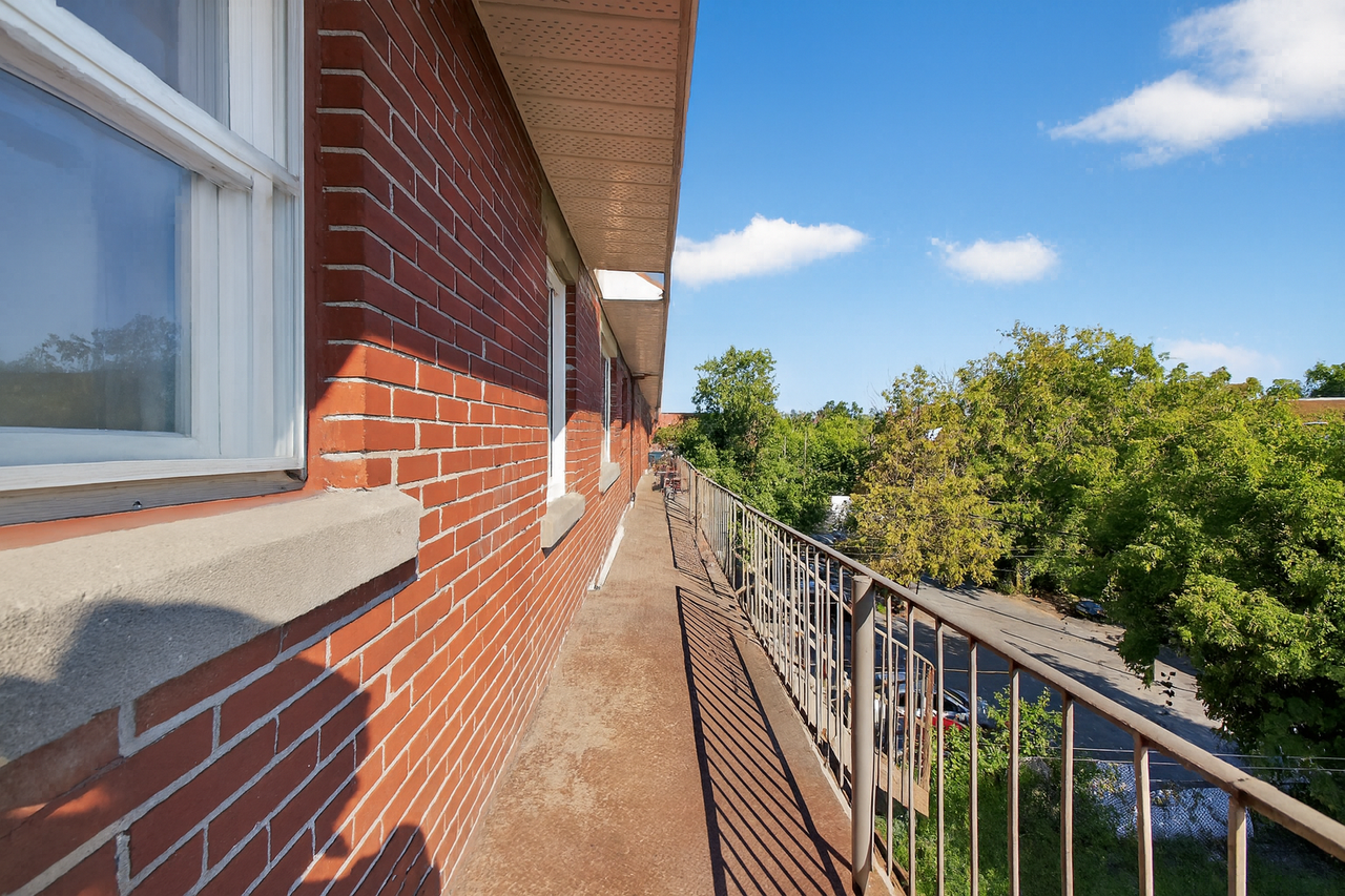 2111 Avenue Beaconsfield #3 - Photo 7 of 7