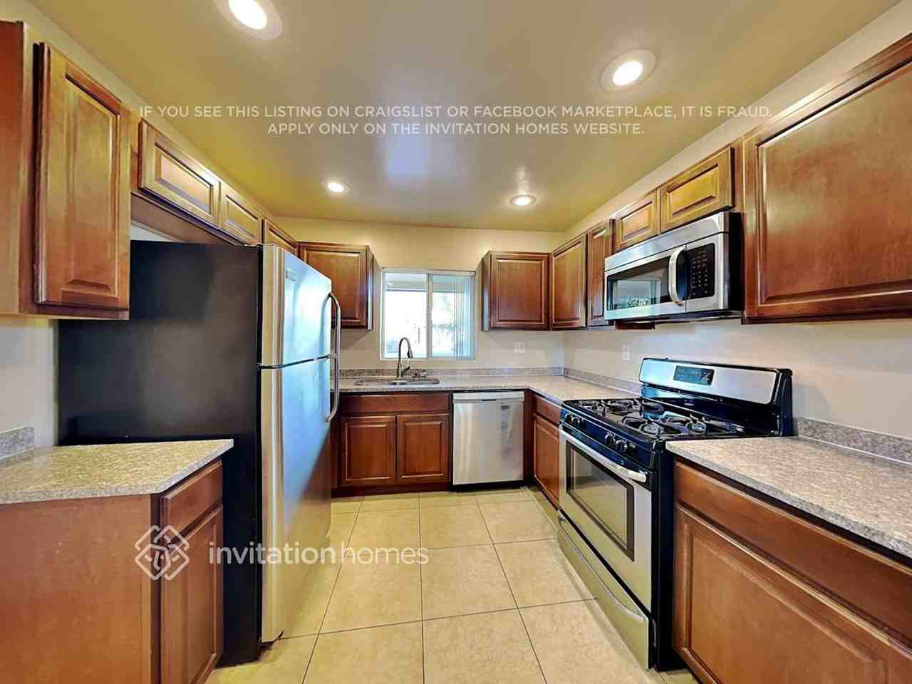 527 W 1st St - Photo 7 of 18