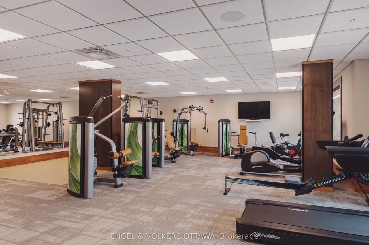 1050 Lepine - Photo 5 of 6