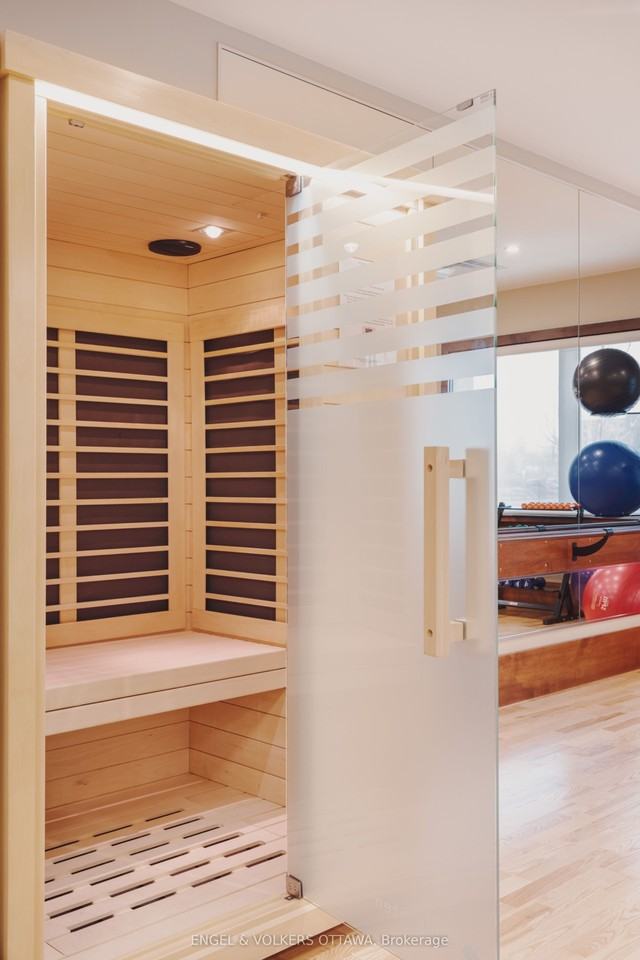 1050 Lepine - Photo 6 of 6