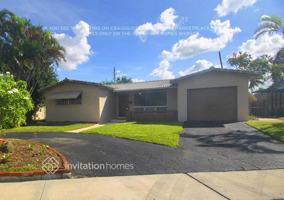 featured image of 921 East Hawthorne Circle