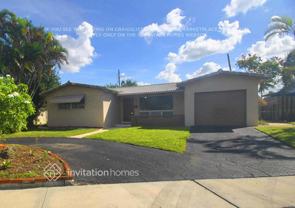 921 E Hawthorne Cir - Photo 1 of 1