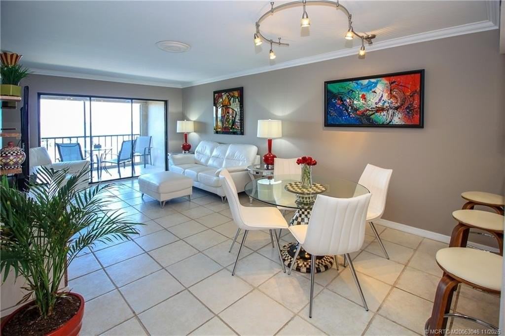 4720 Ne Sandpebble Trce Apt 403 #403 - Photo 3 of 40