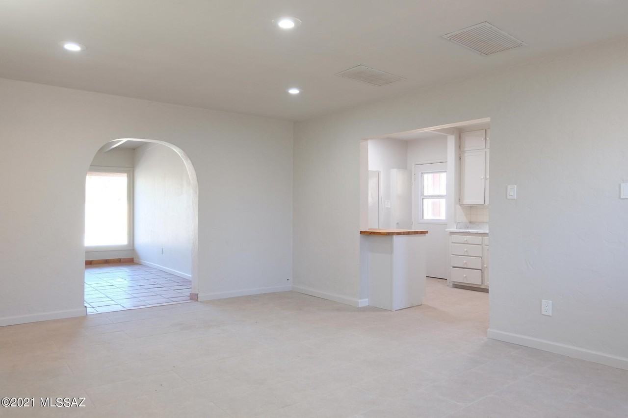 3941 East Louis Lane - Photo 7 of 32