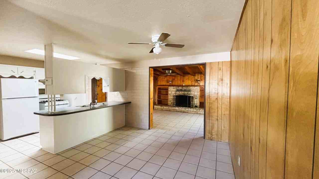 705 Robles Street - Photo 4 of 10