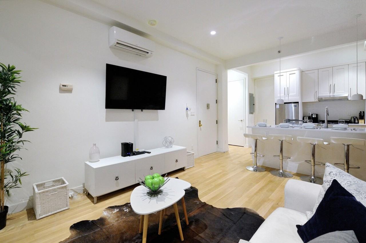 353 W 46th St #1323931P - Photo 7 of 24