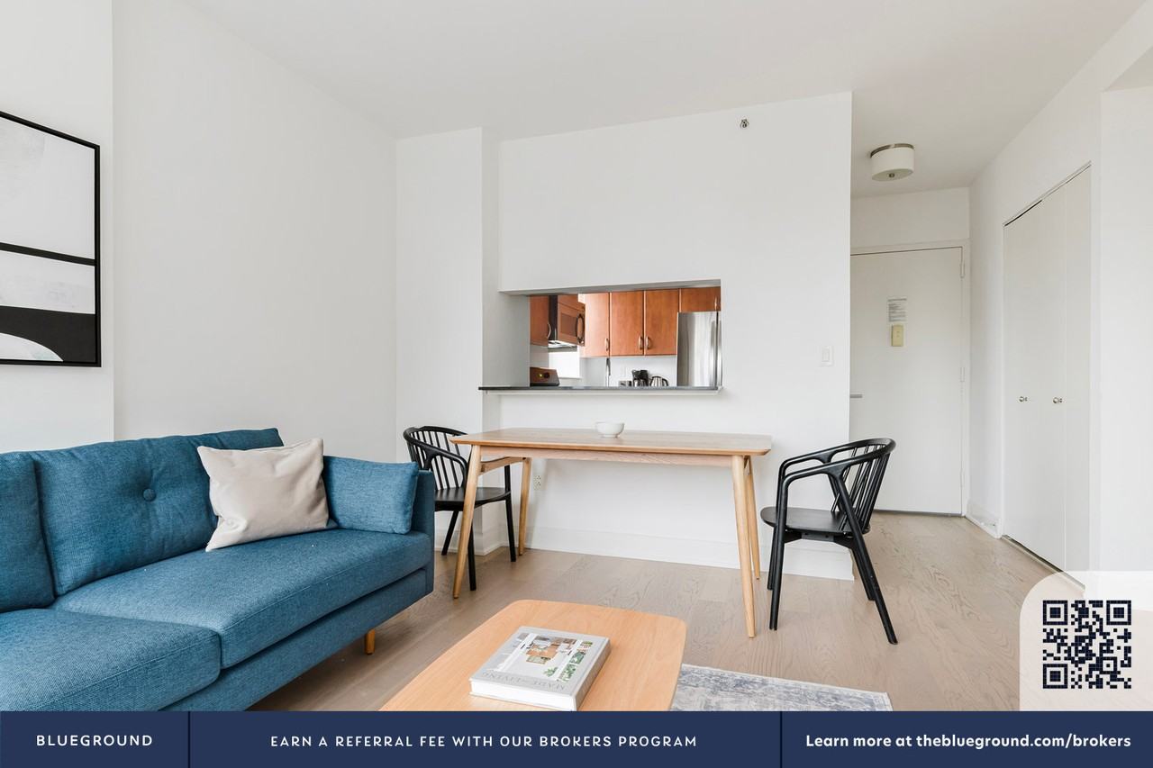 222 East 34th Street - Photo 5 of 35