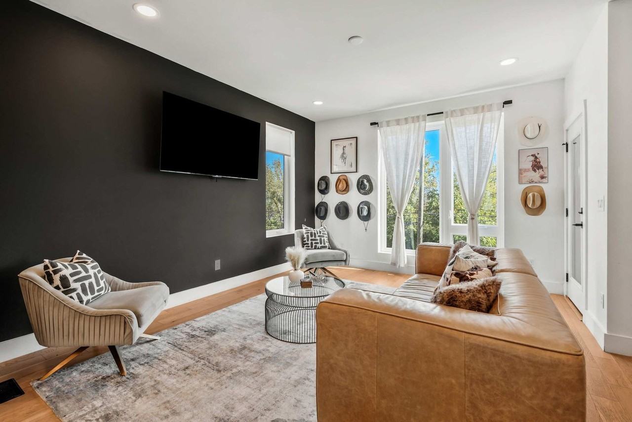 1007 12th Ave N #1051727P - Photo 3 of 50