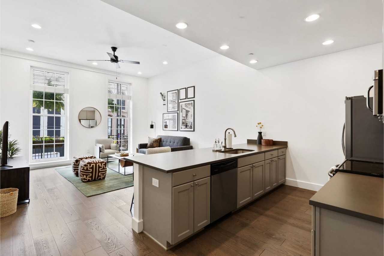 127 Carondelet Street - Photo 3 of 74