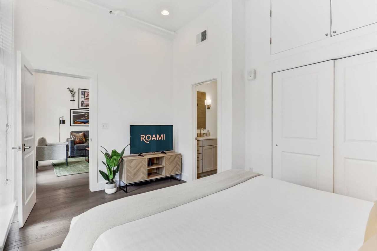 127 Carondelet Street - Photo 7 of 52