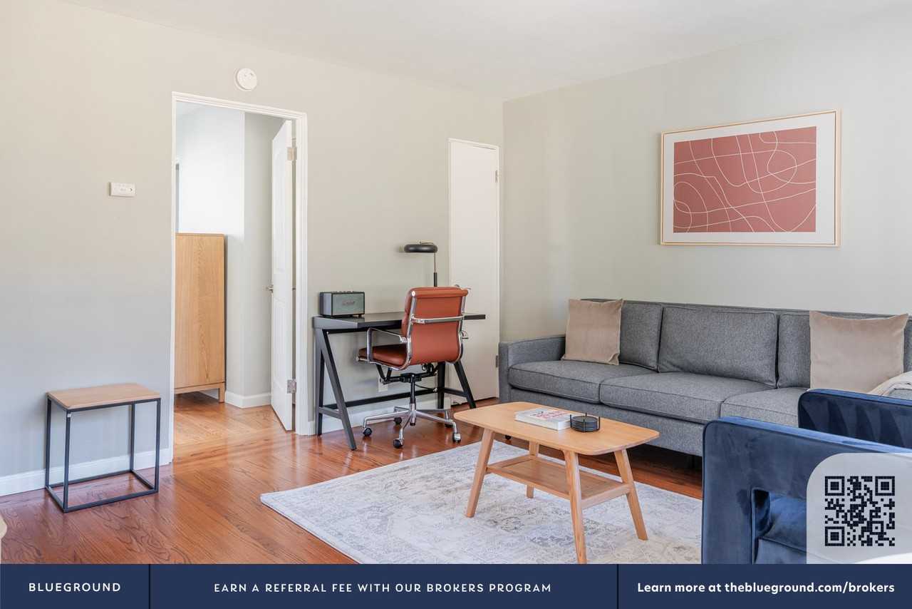 329 Hawthorne Ave #2013 - Photo 4 of 23