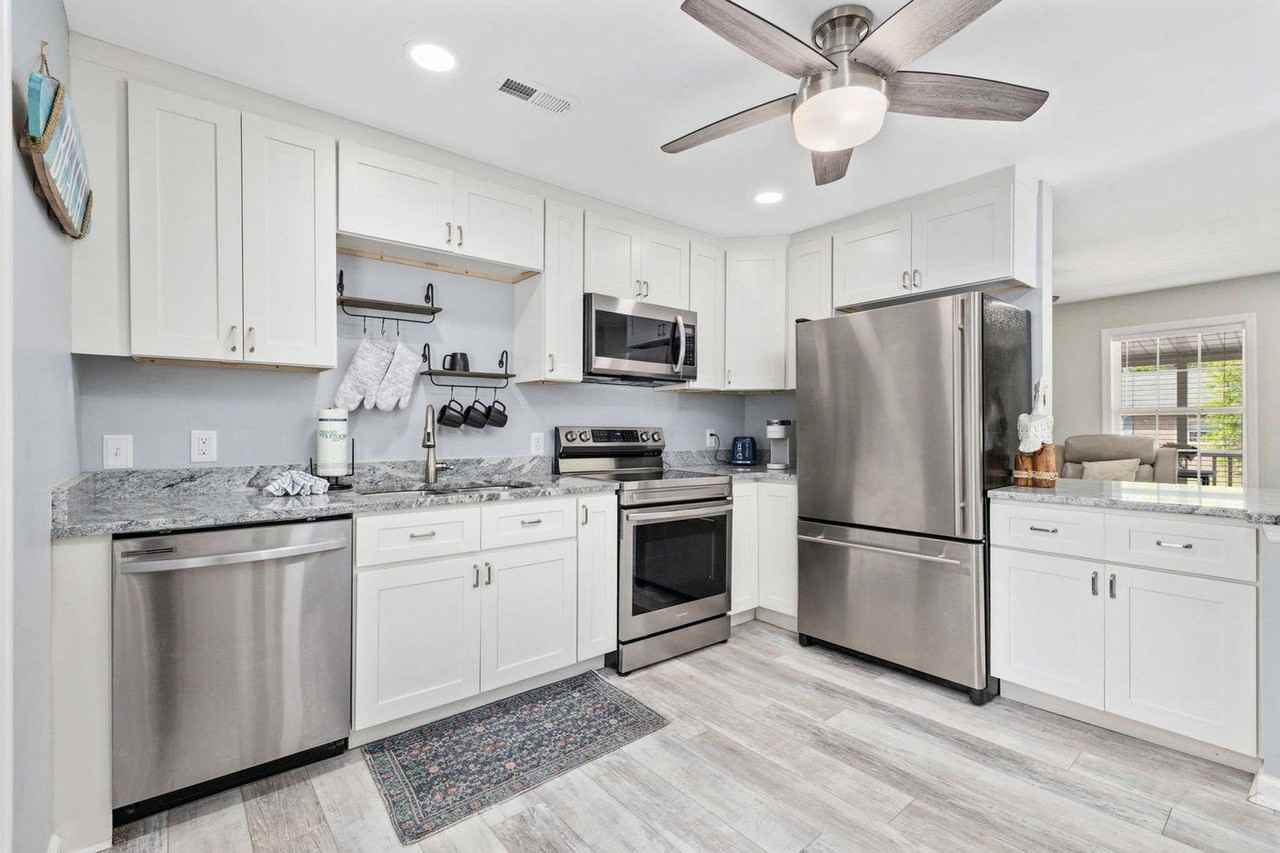 430 Yaupon Ave #1308941P - Photo 3 of 50