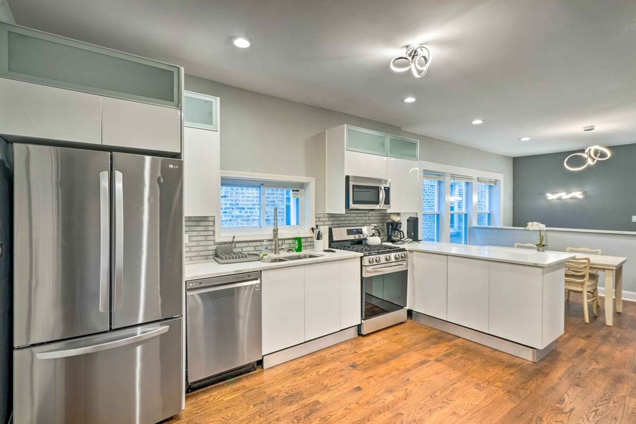 7931 S Eberhart Ave #1305916P - Photo 3 of 27