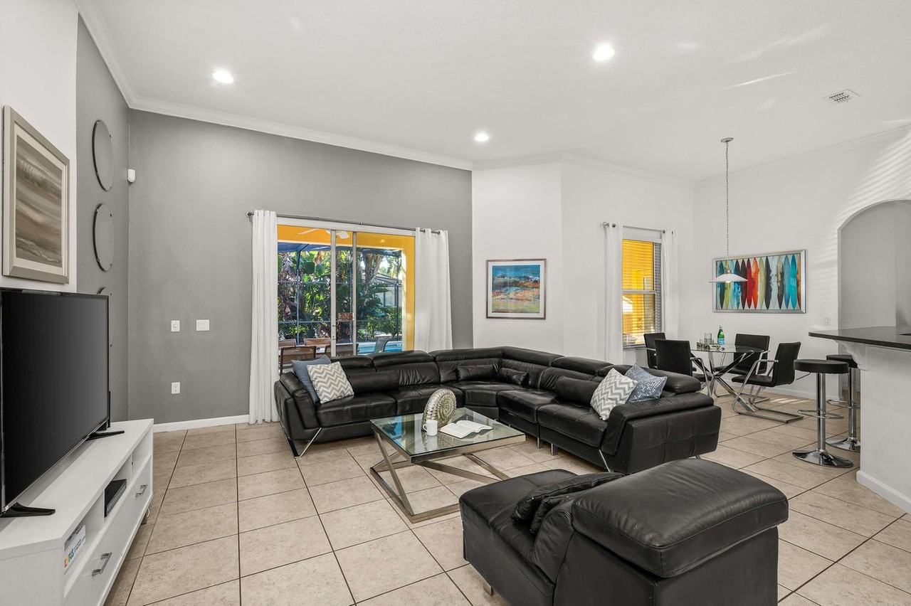 4140 Oaktree Dr #1325640P - Photo 3 of 50