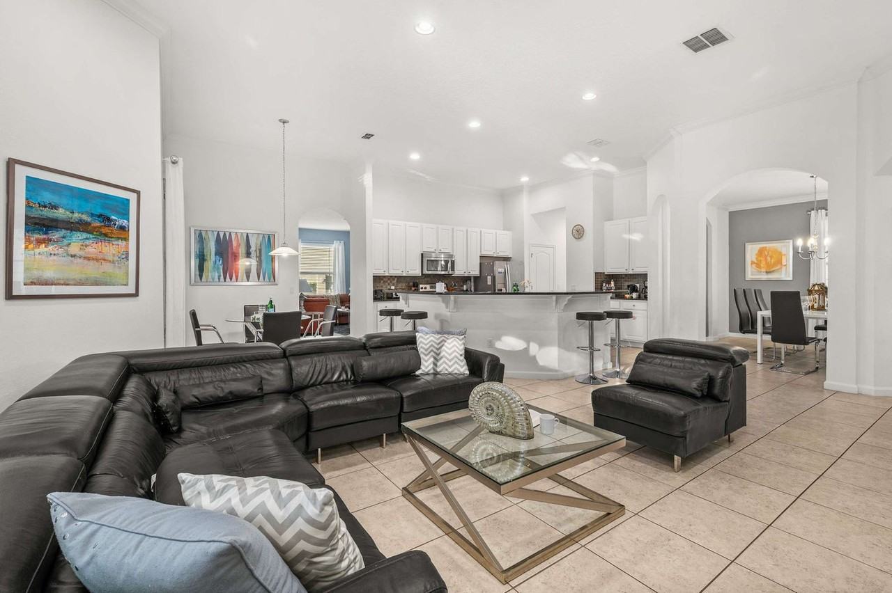 4140 Oaktree Dr #1325640P - Photo 4 of 50