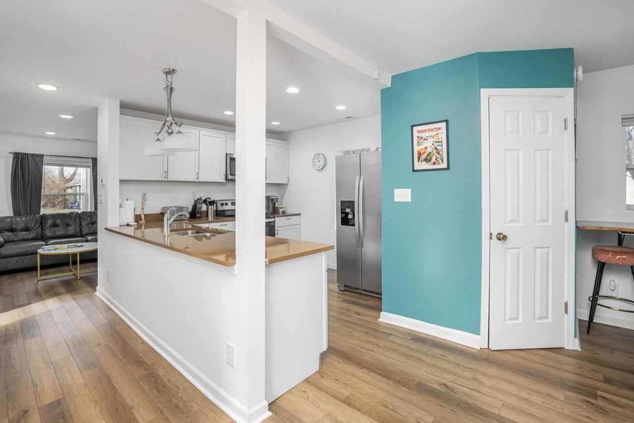 2549 Columbia Ave #1332865P - Photo 3 of 25