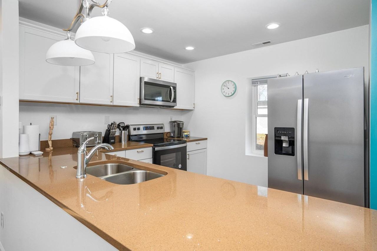 2549 Columbia Ave #1332865P - Photo 5 of 25