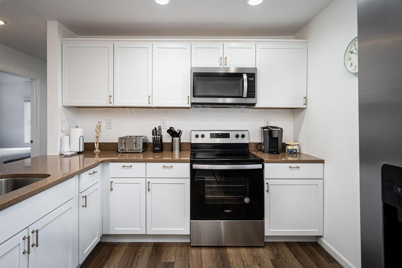 2549 Columbia Ave #1332865P - Photo 6 of 25