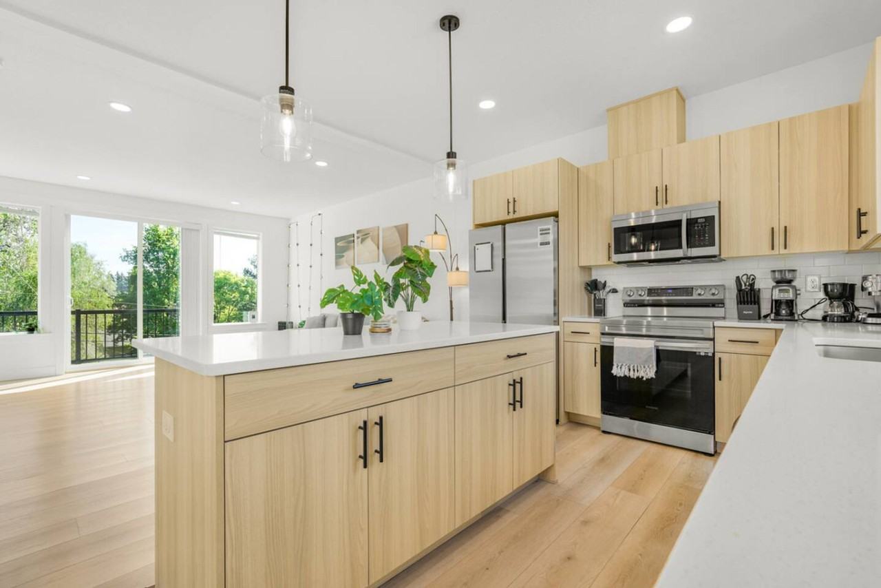 3309 Ne 42nd Pl #1334335P - Photo 3 of 43