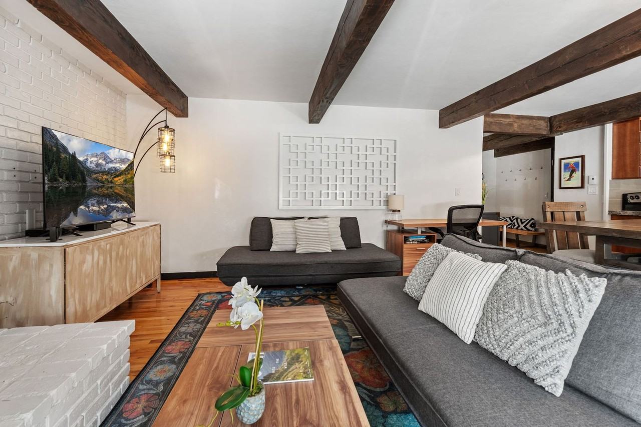 1039 E Cooper Ave #1339918P - Photo 2 of 32