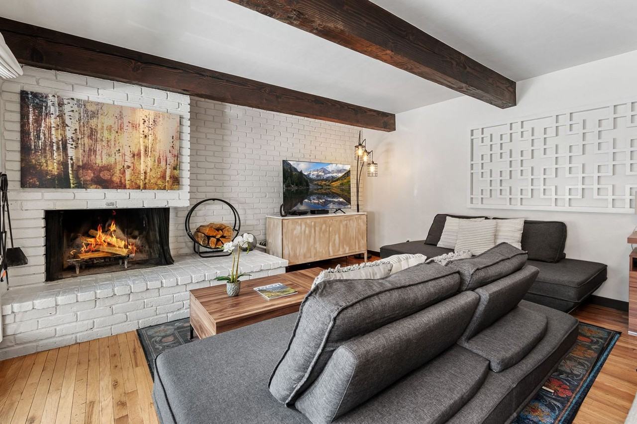 1039 E Cooper Ave #1339918P - Photo 3 of 32