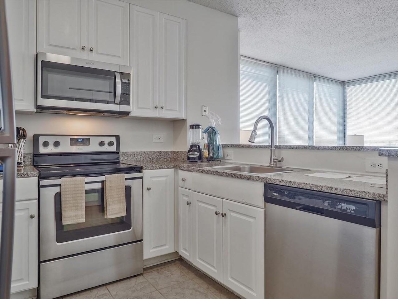 33 Hudson Street - Photo 4 of 29