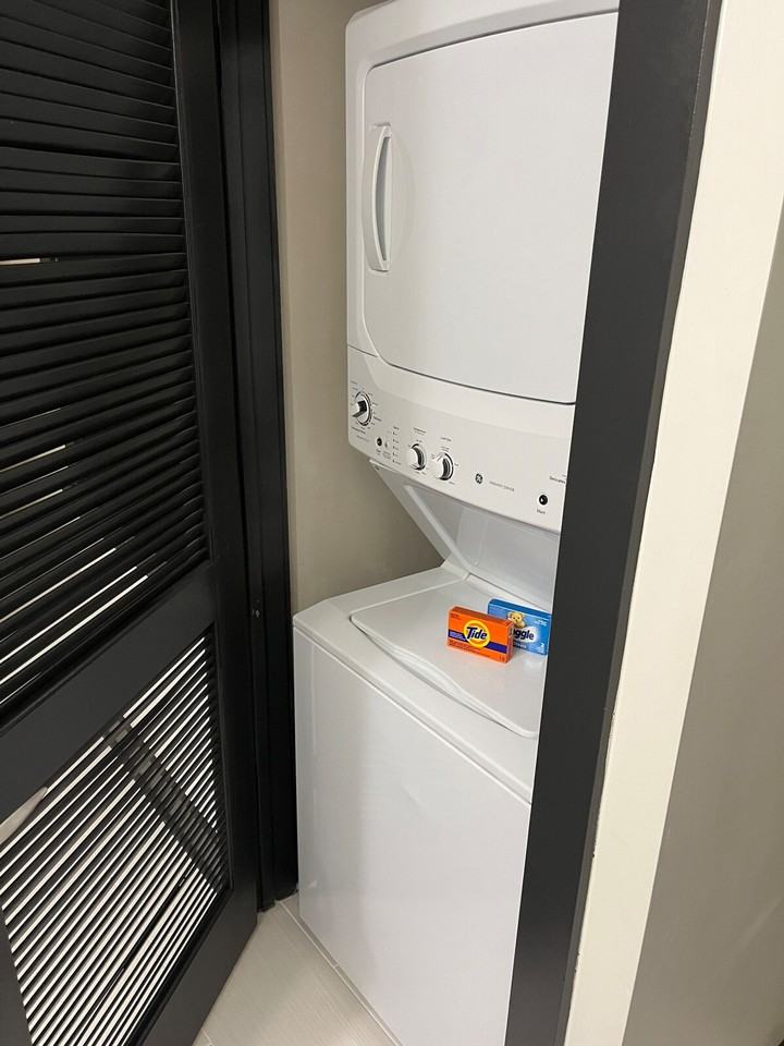 424 W Trade St #1344188P - Photo 6 of 19