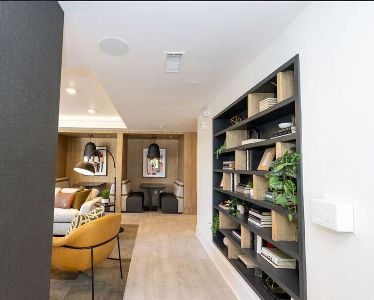 425 W 5th St #1344143P - Photo 5 of 23