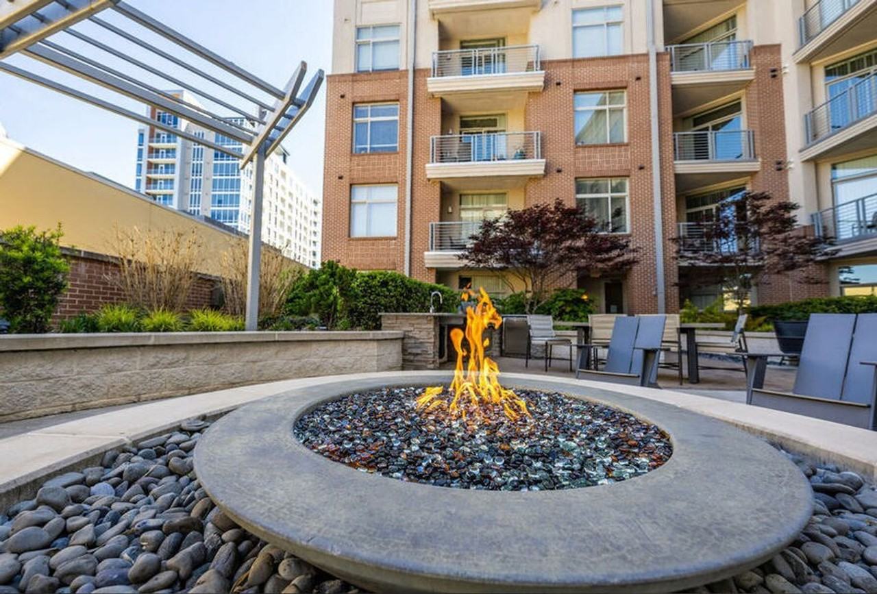 425 W 5th St #1344143P - Photo 7 of 23