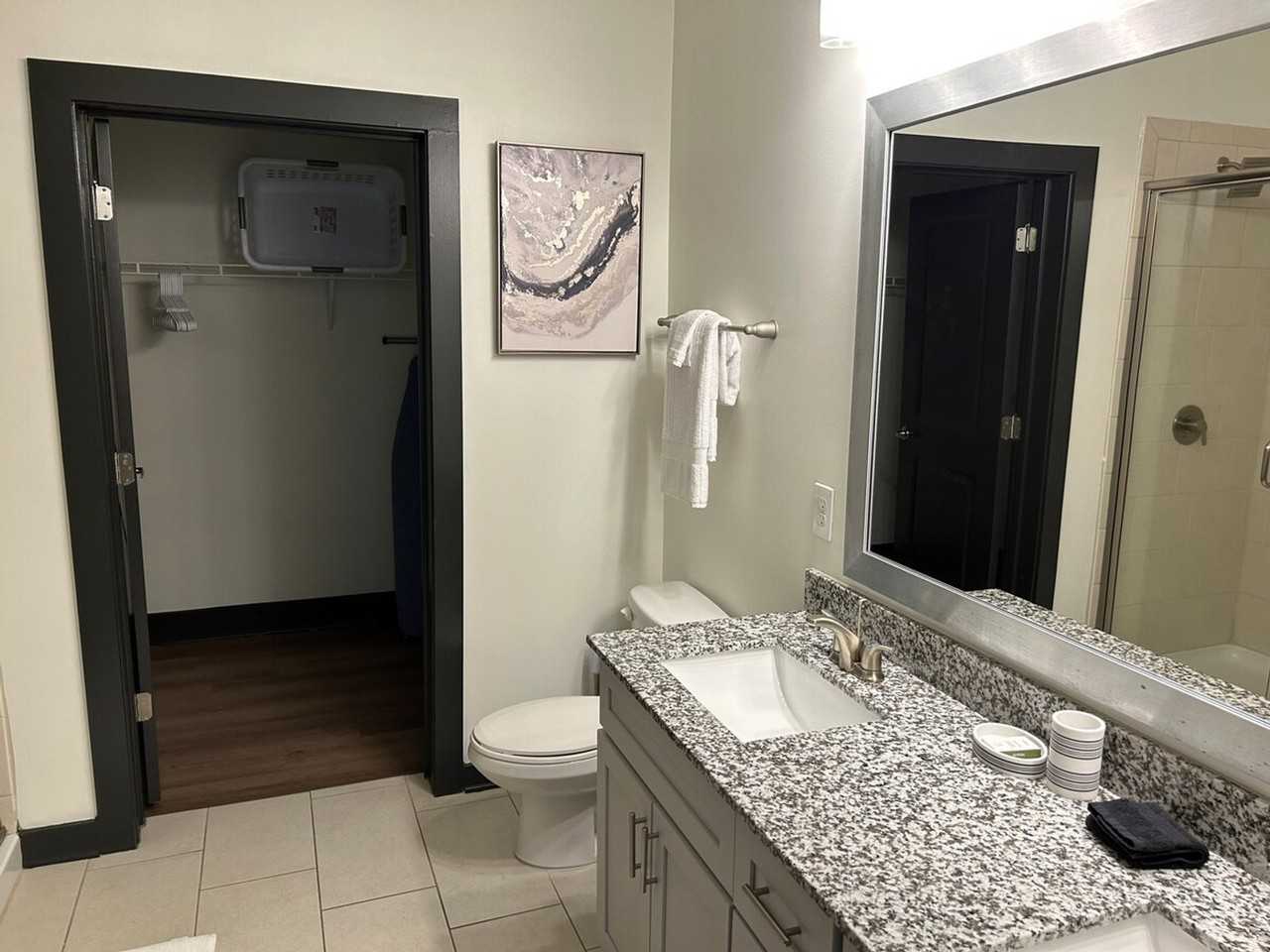 539 W Trade St #1344164P - Photo 6 of 26