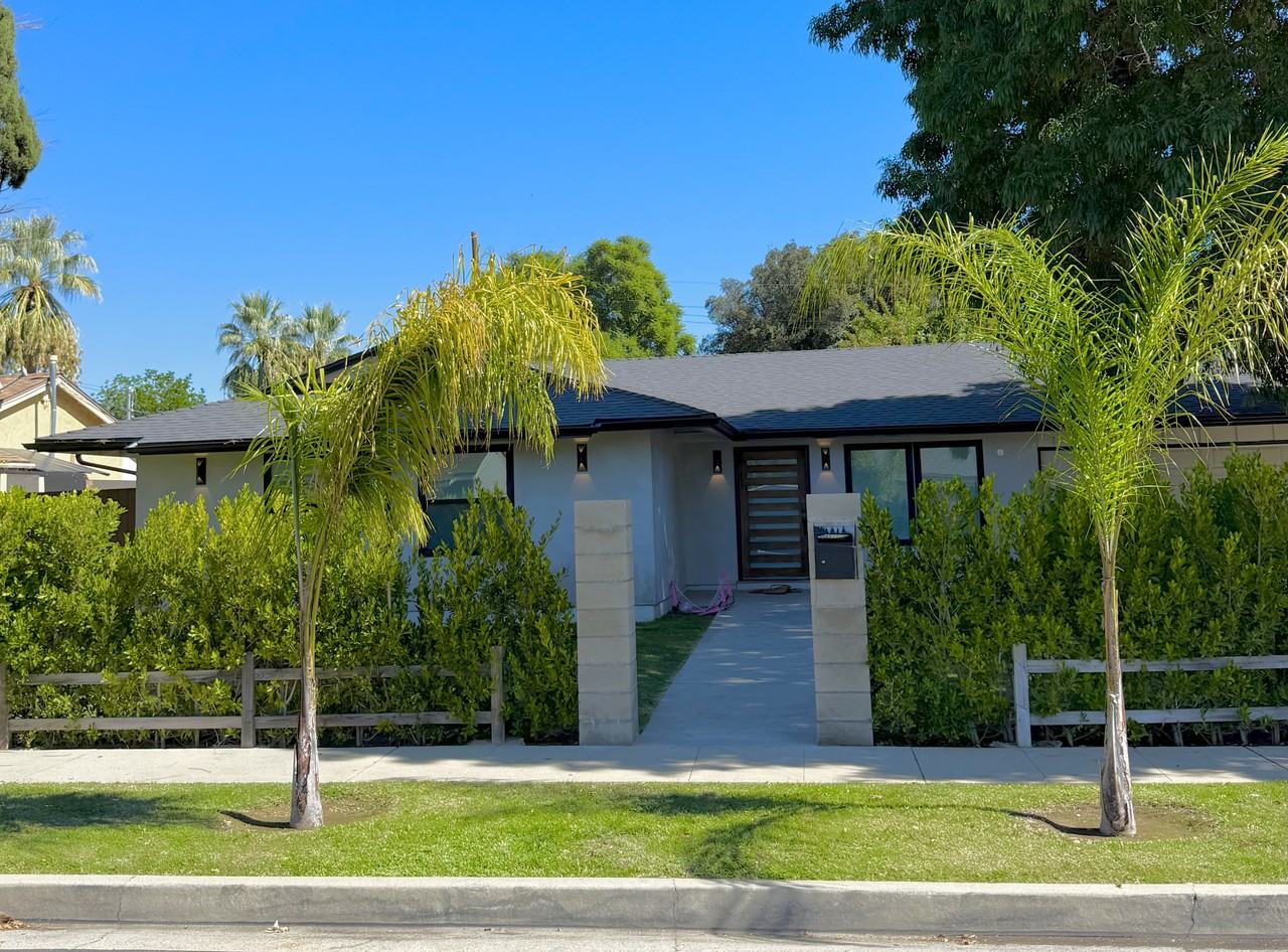 9524 Keokuk Avenue - Photo 2 of 10