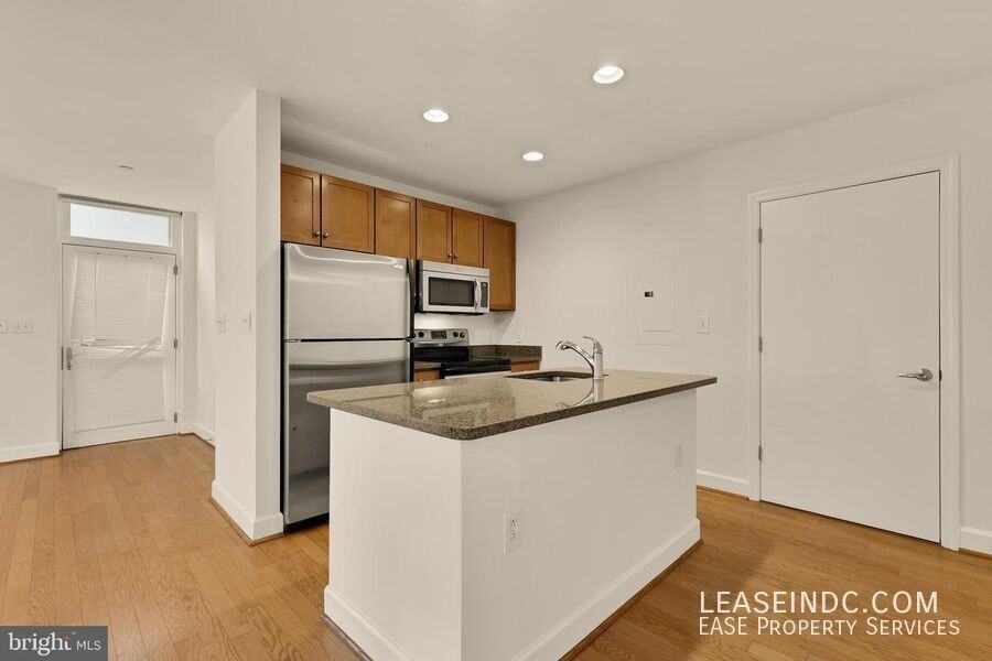 150 V St Nw #V02 - Photo 4 of 15