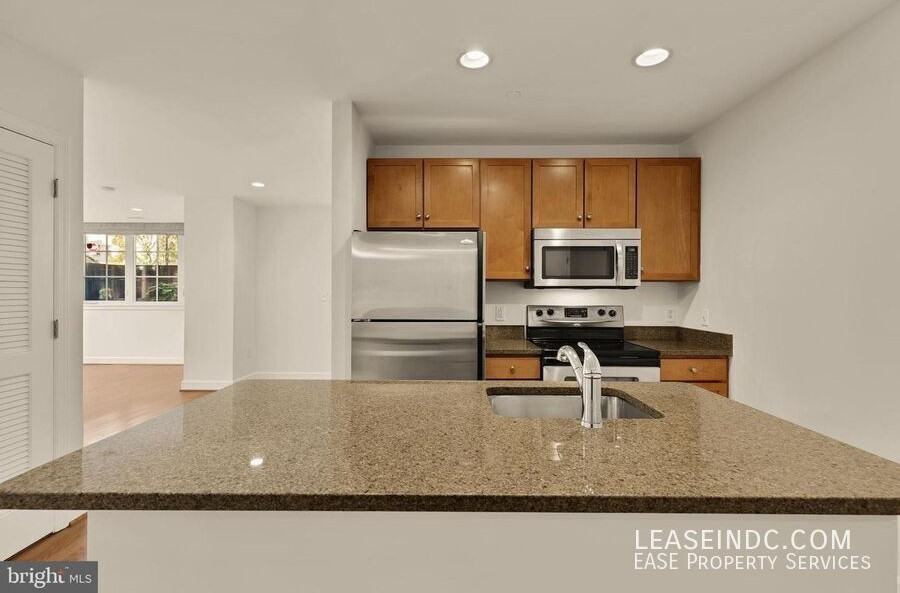 150 V St Nw #V02 - Photo 5 of 15