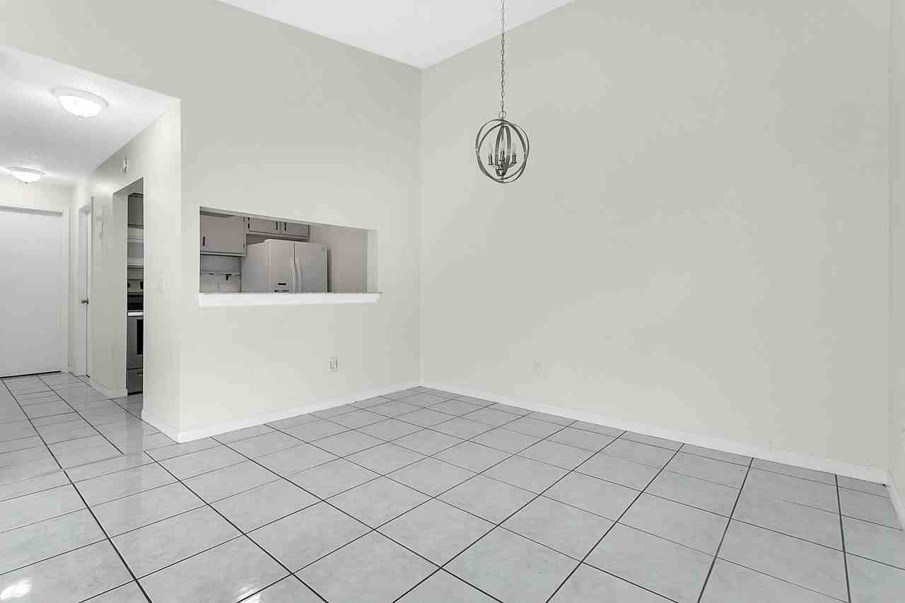 305 Northlake Dr #305 - Photo 6 of 15