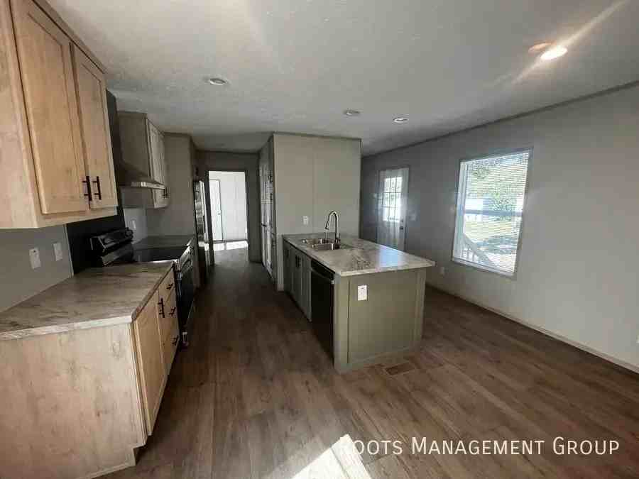 51 Sue St #51S - Photo 2 of 19