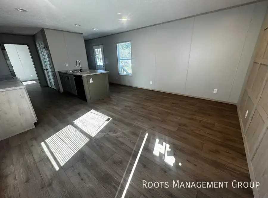 51 Sue St #51S - Photo 3 of 19