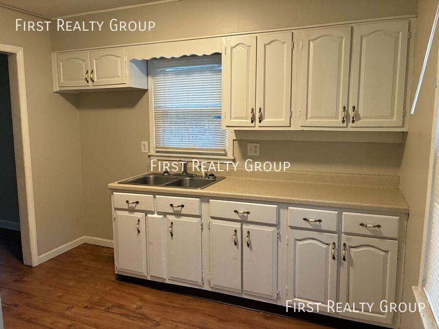 364 Sheridan Ave - Photo 2 of 8